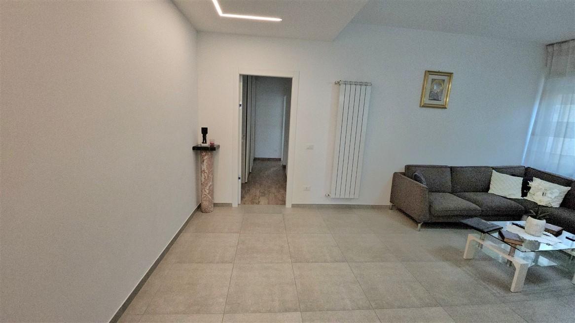 Quadrilocale ristrutturato, Carrara marina di