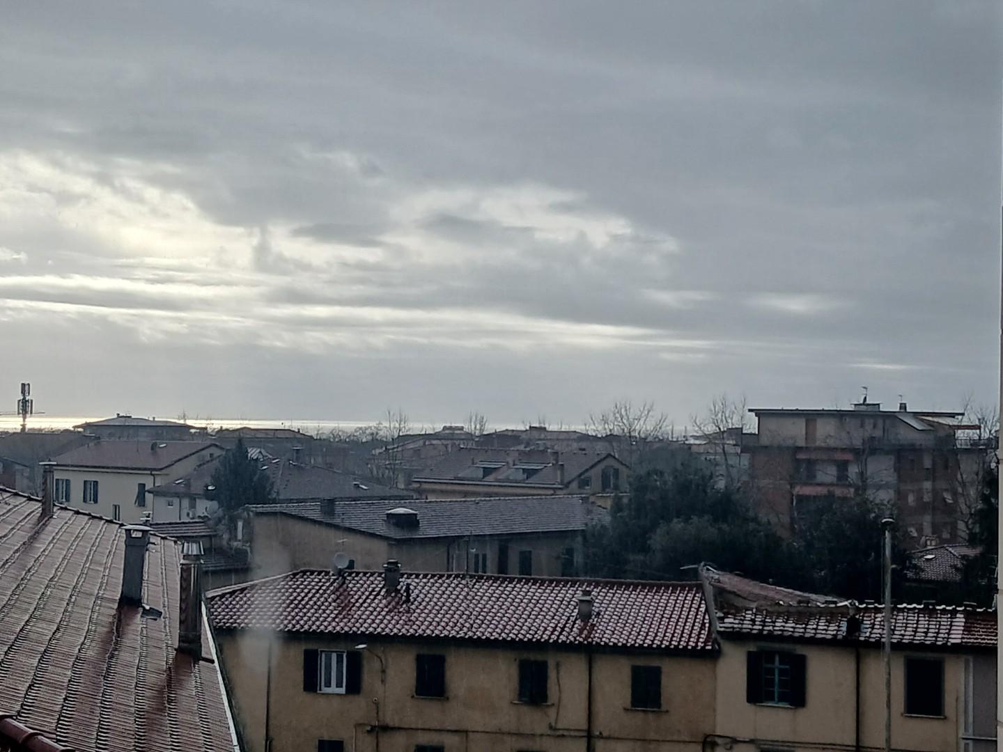 Trilocale con terrazzo, Massa centro