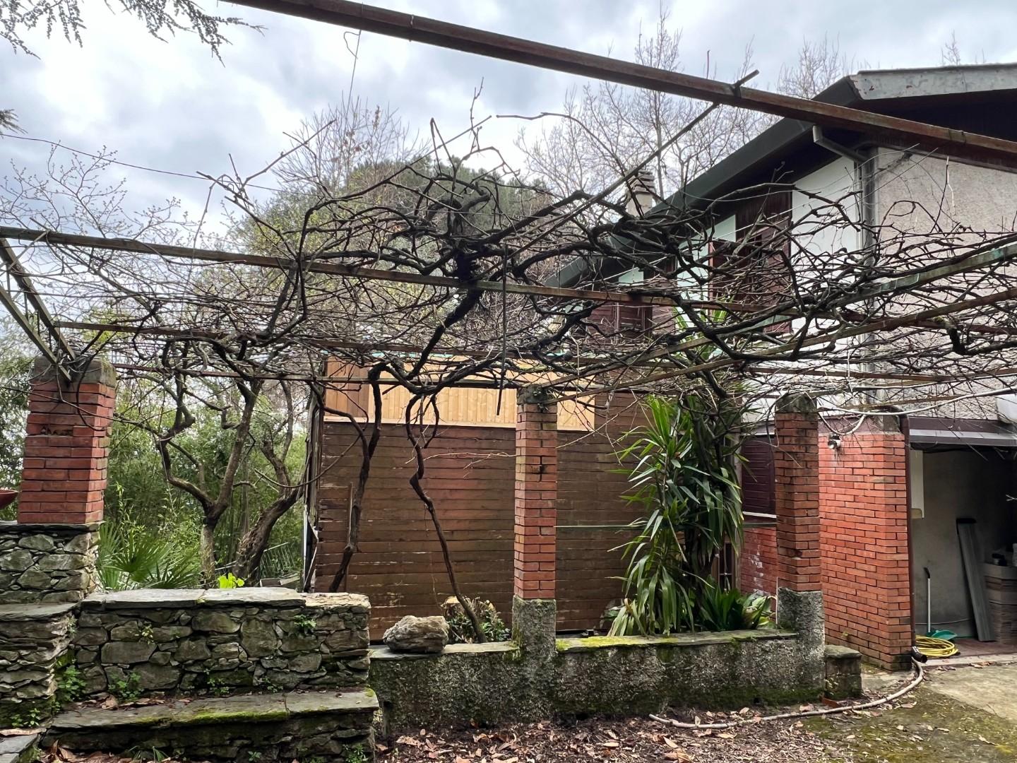 Villa con giardino, Massa san carlo