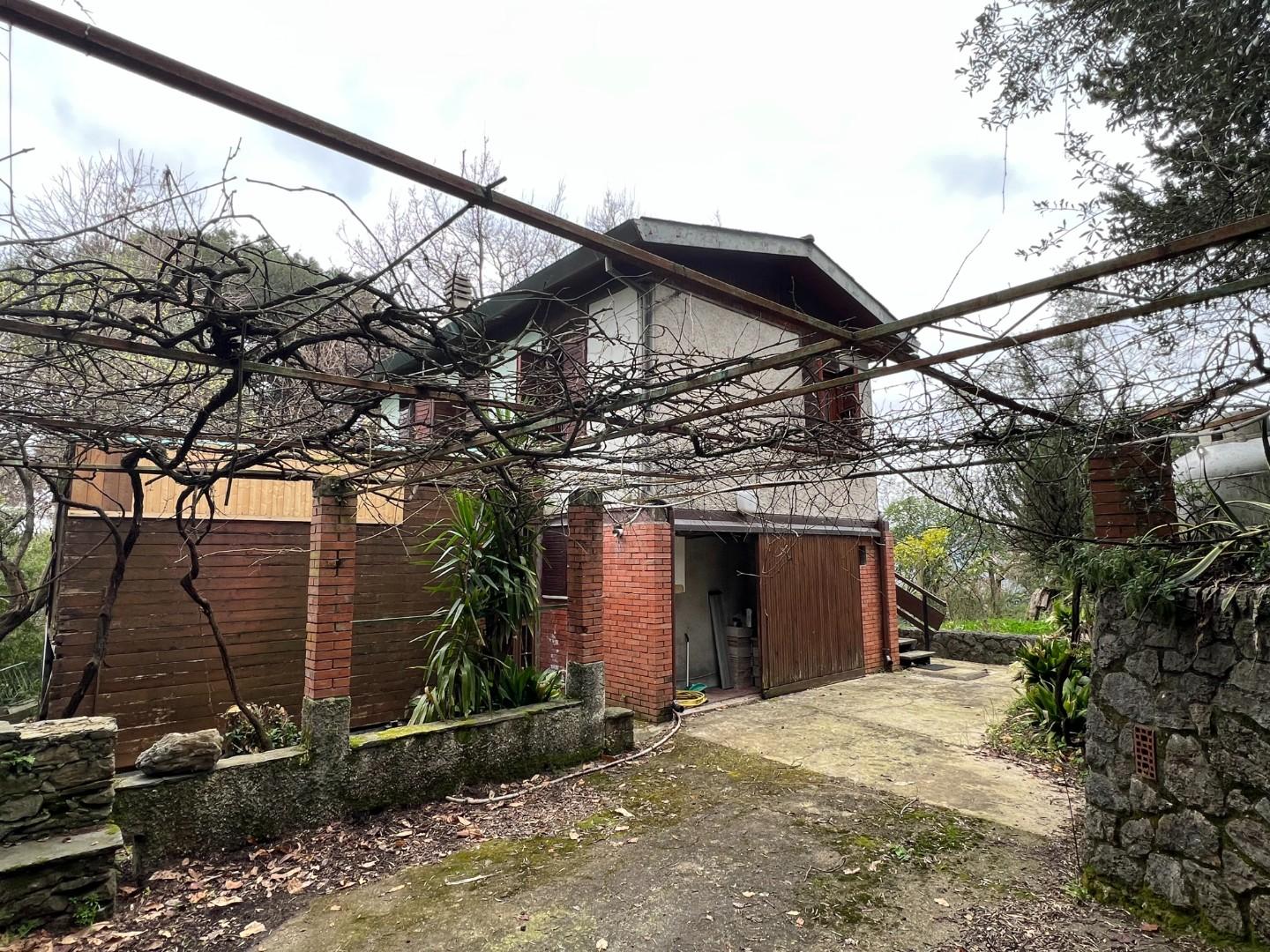 Villa con giardino, Massa san carlo