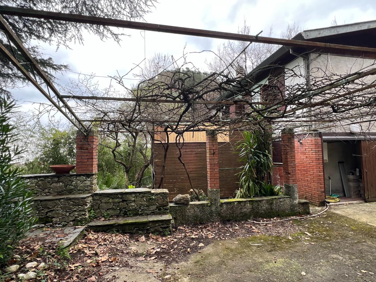 Villa con giardino, Massa san carlo