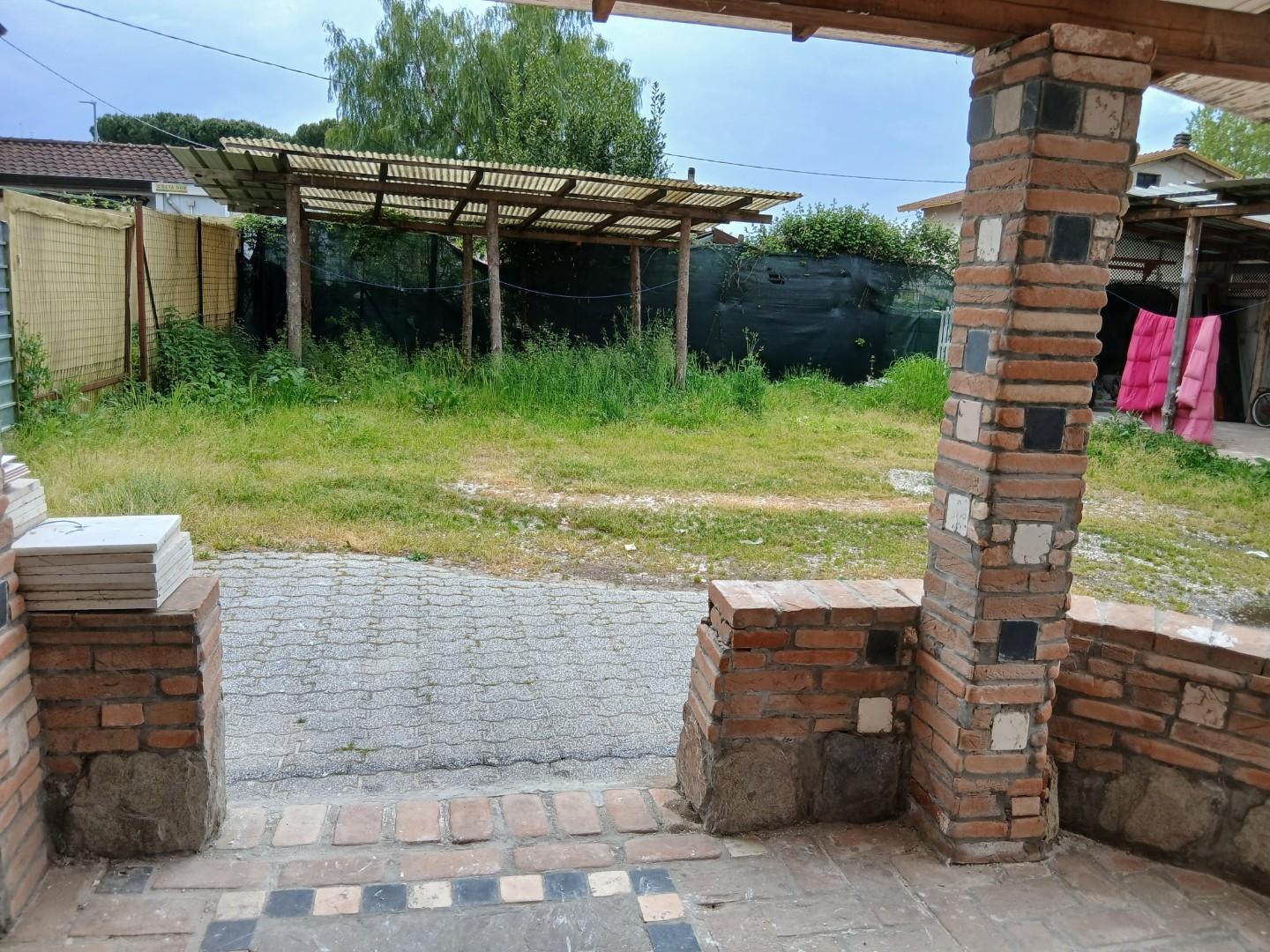 Villa Trifamiliari con giardino, Massa alteta