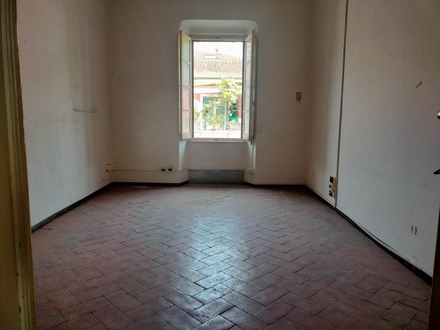 Appartamento da ristrutturare, Massa centro storico