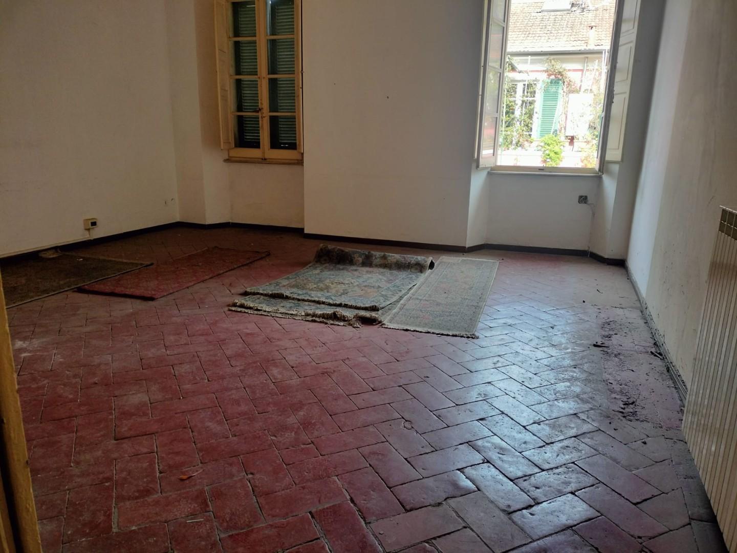 Appartamento da ristrutturare, Massa centro storico