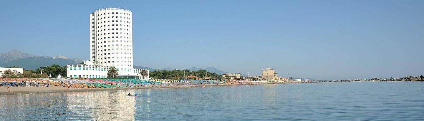 Locale commerciale in affitto, Massa marina di