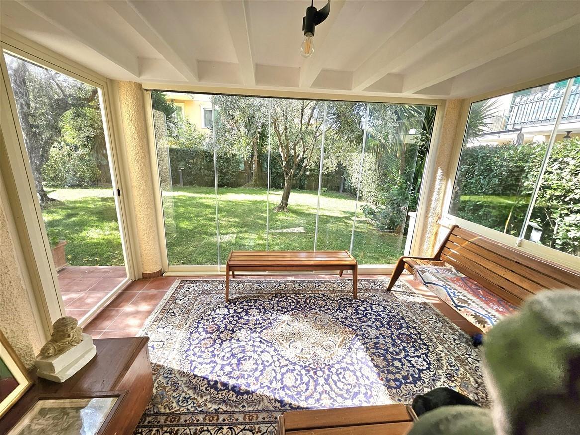 Villa con giardino a Massa