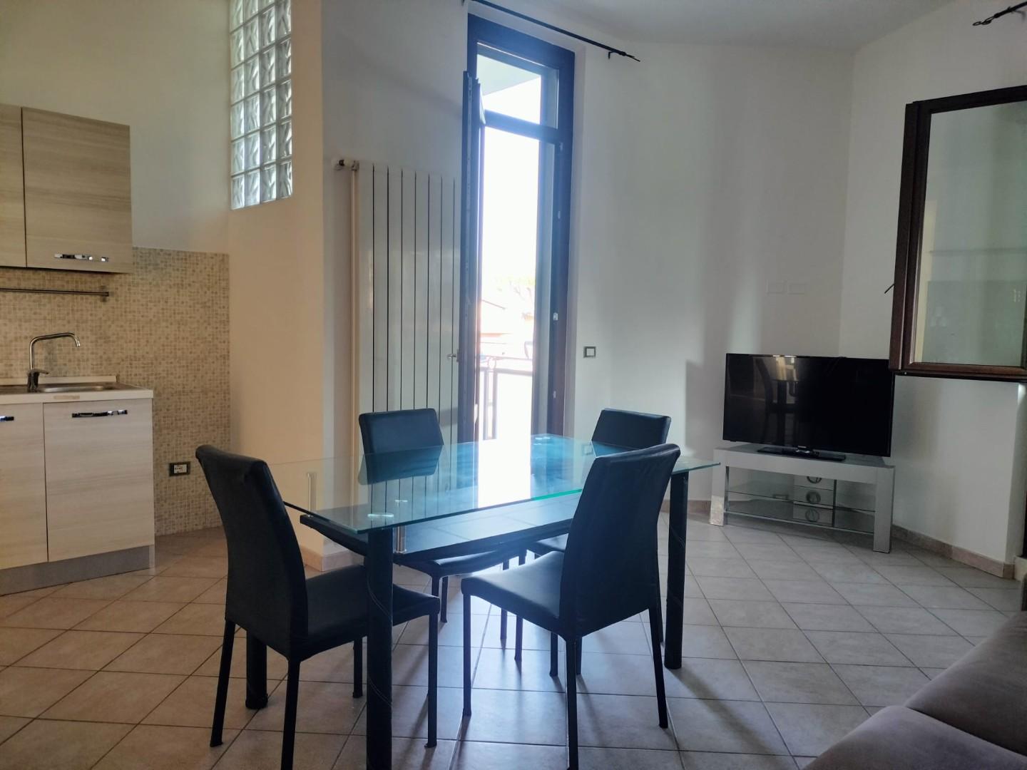 Trilocale arredato in affitto, Massa marina di
