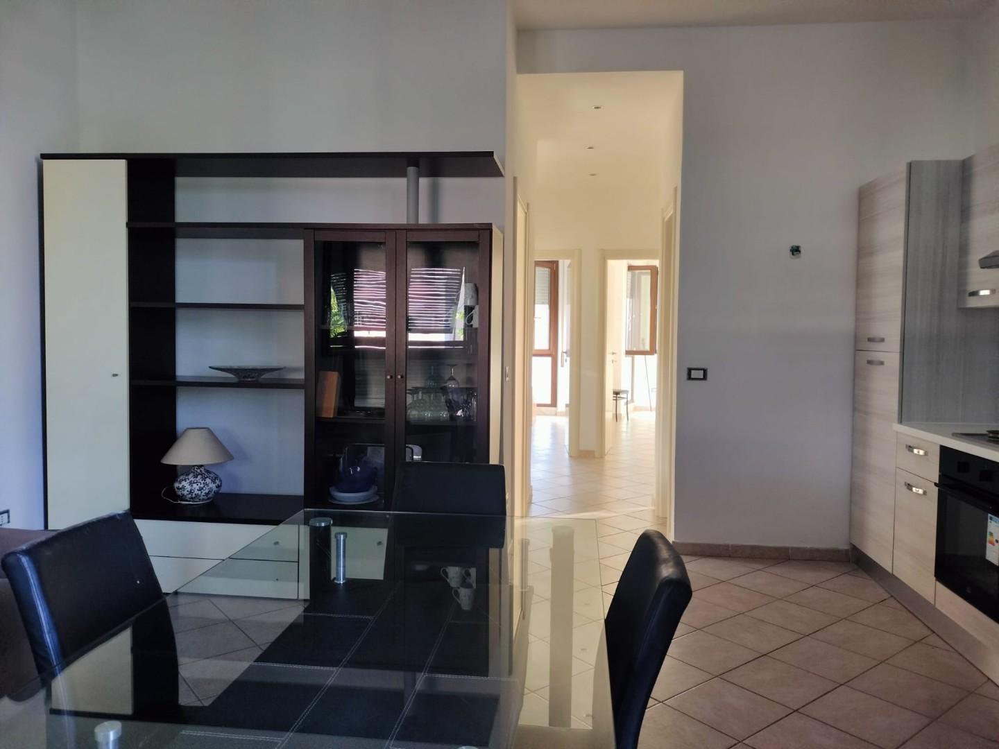 Trilocale arredato in affitto, Massa marina di