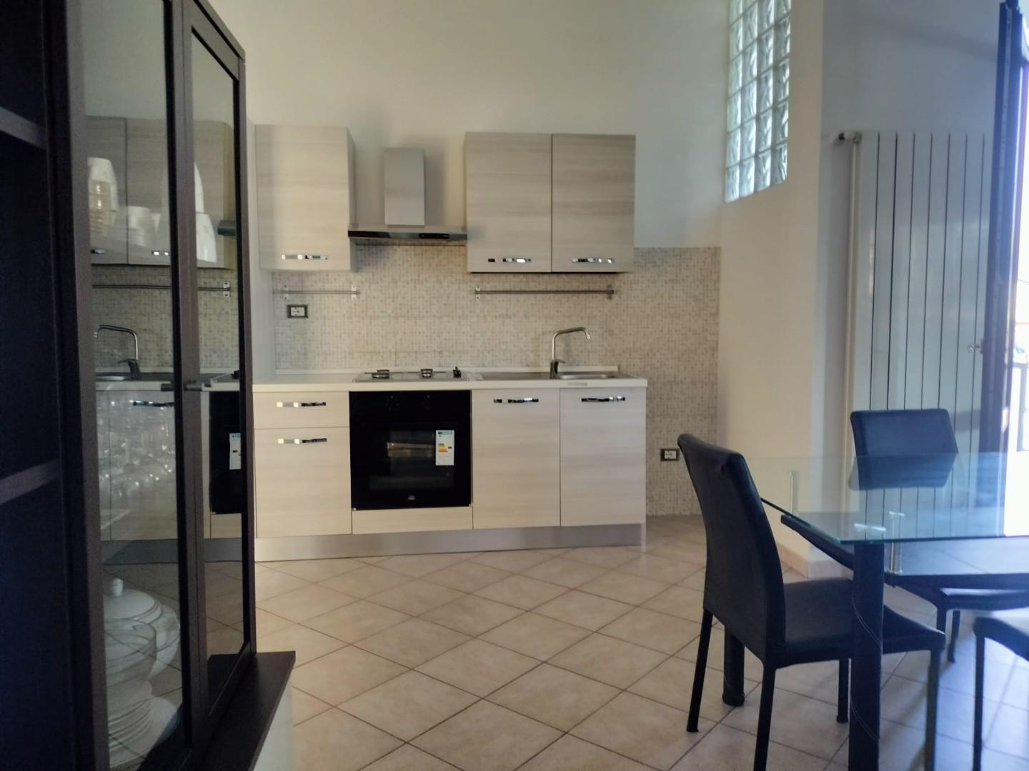 Trilocale arredato in affitto, Massa marina di