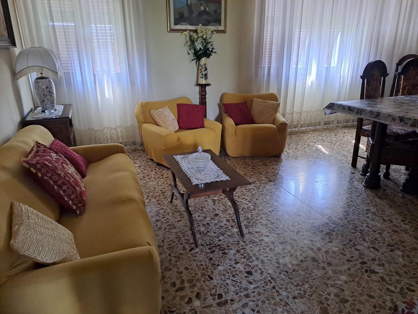 Appartamento arredato in affitto, Massa zecca
