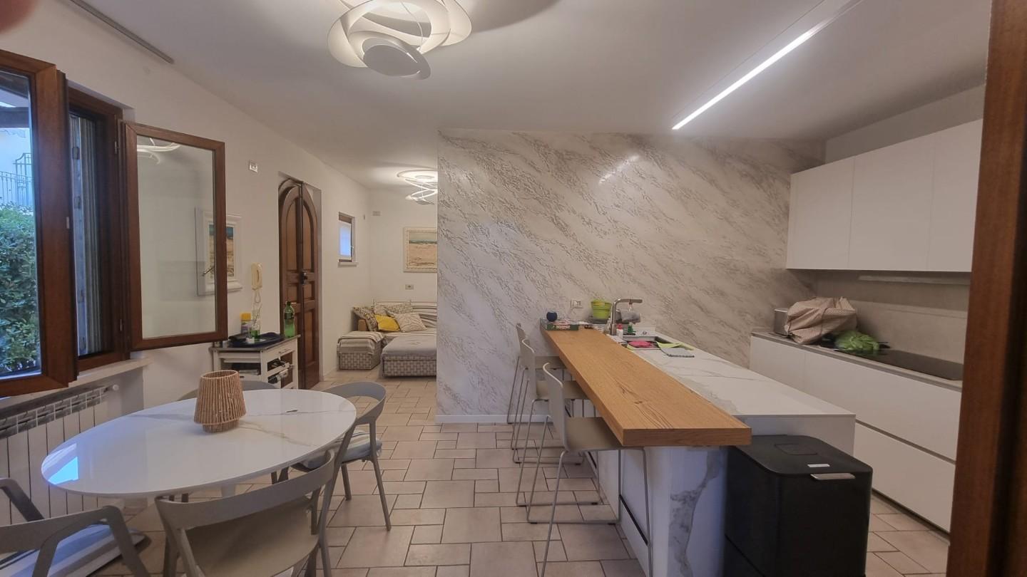 Villa Quadrifamiliari in vendita, Massa marina di