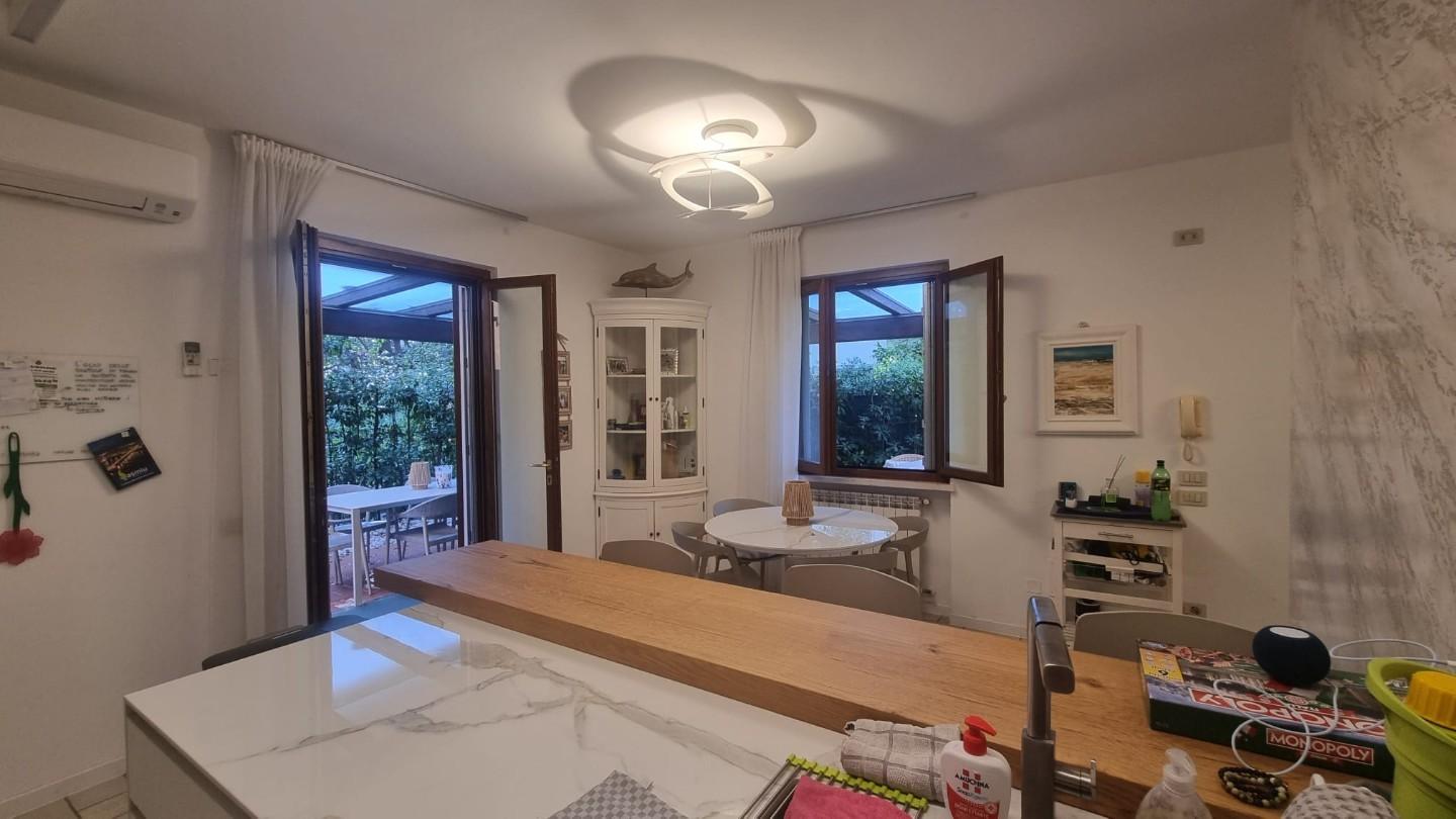 Villa Quadrifamiliari in vendita, Massa marina di