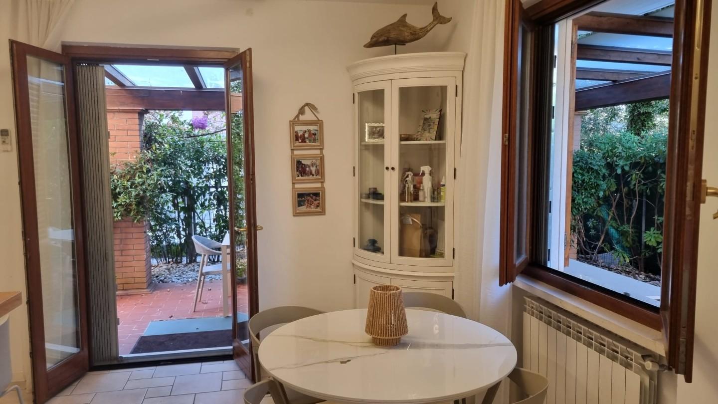 Villa Quadrifamiliari in vendita, Massa marina di