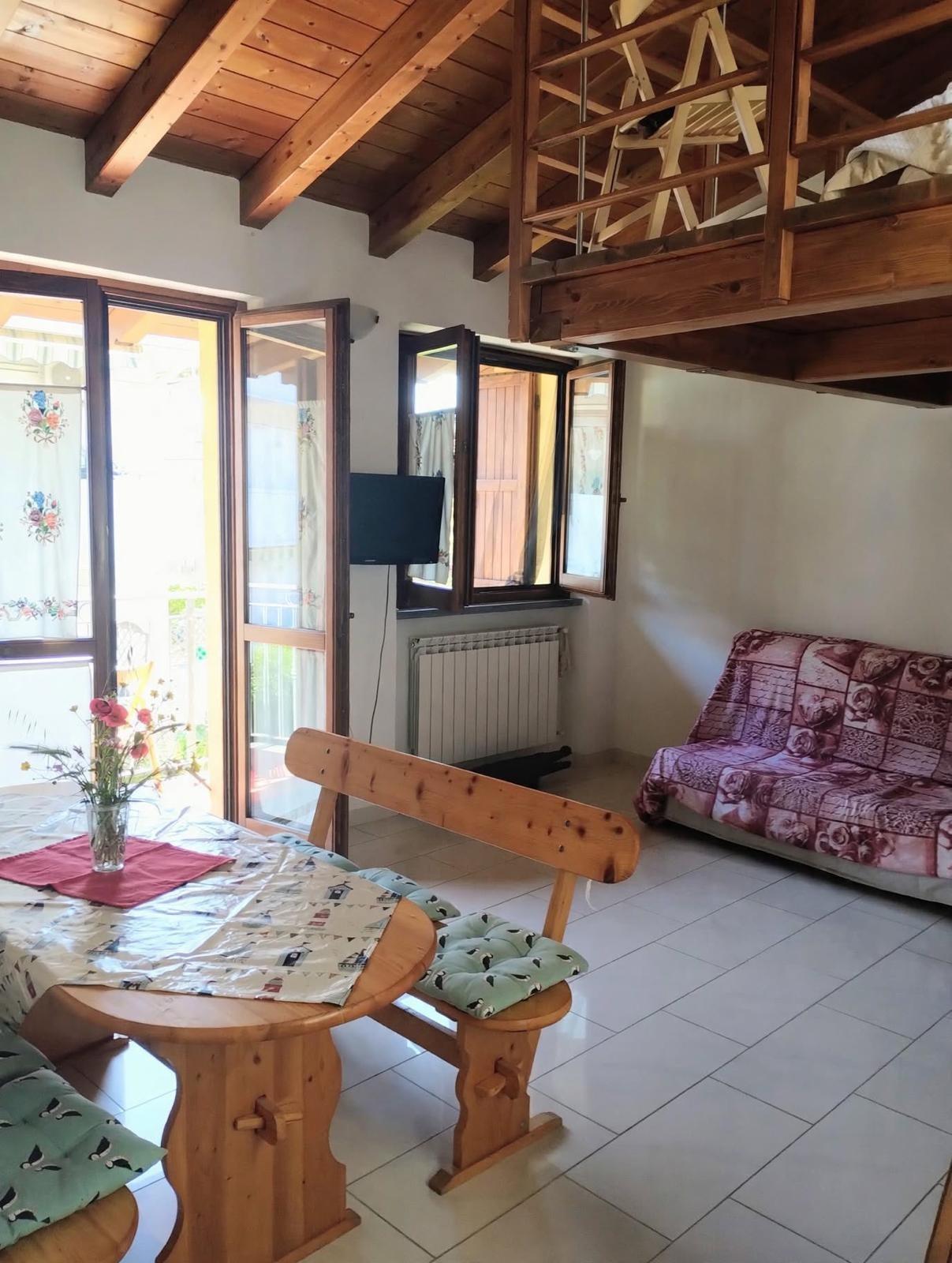 Casa indipendente arredata in affitto, Massa marina di