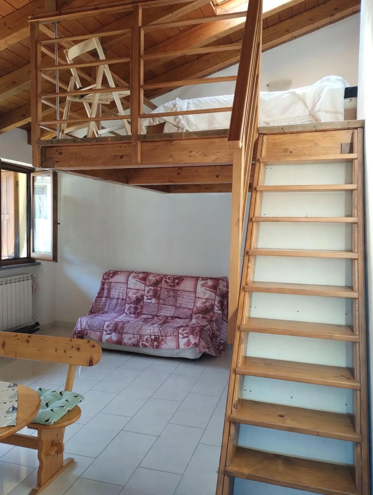 Casa indipendente arredata in affitto, Massa marina di