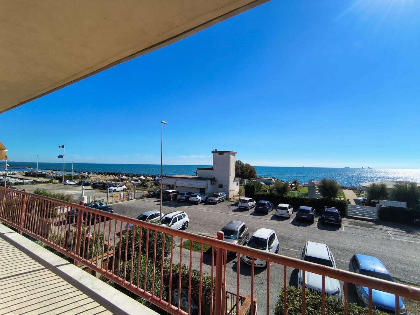 Bilocale arredato in affitto, Carrara marina di