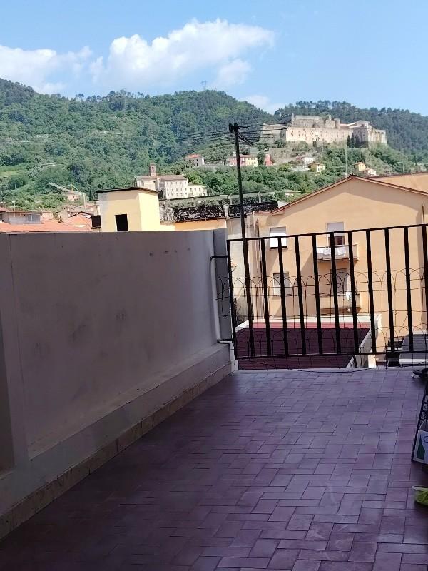 Appartamento con terrazzo, Massa centro