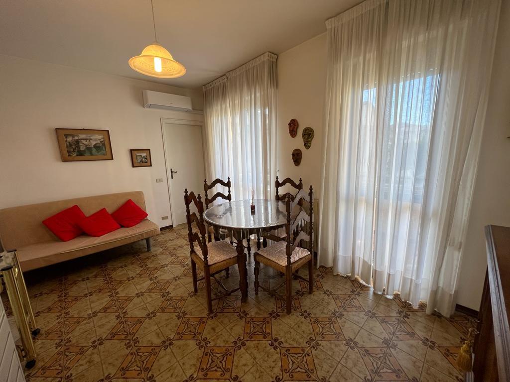 Bilocale arredato in affitto, Camaiore lido di