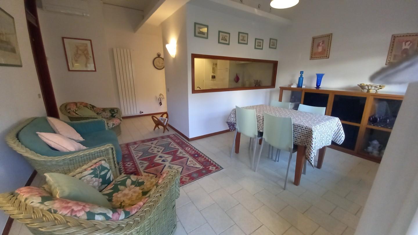 Trilocale arredato in affitto, Camaiore lido di