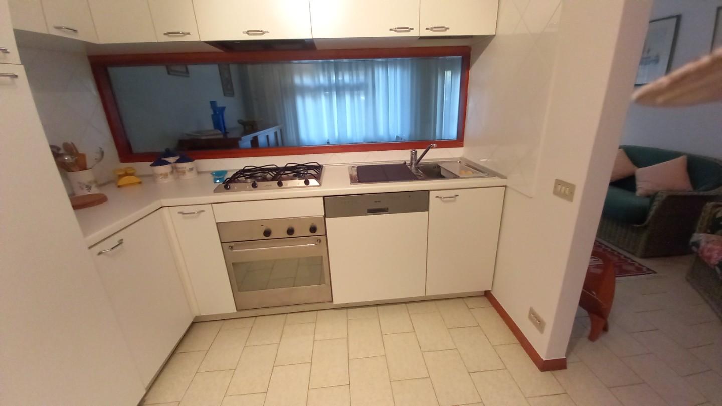Trilocale arredato in affitto, Camaiore lido di