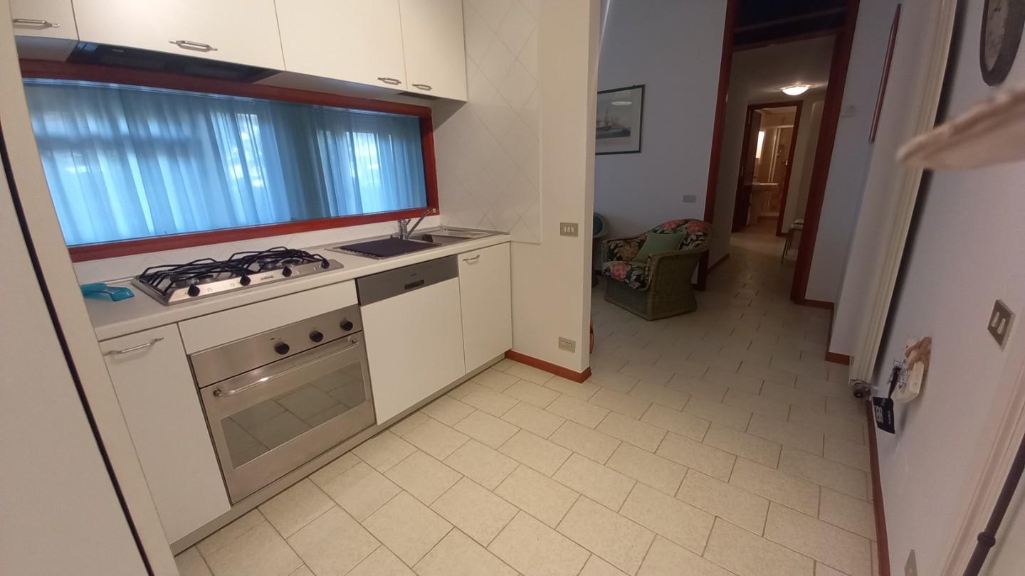 Trilocale arredato in affitto, Camaiore lido di