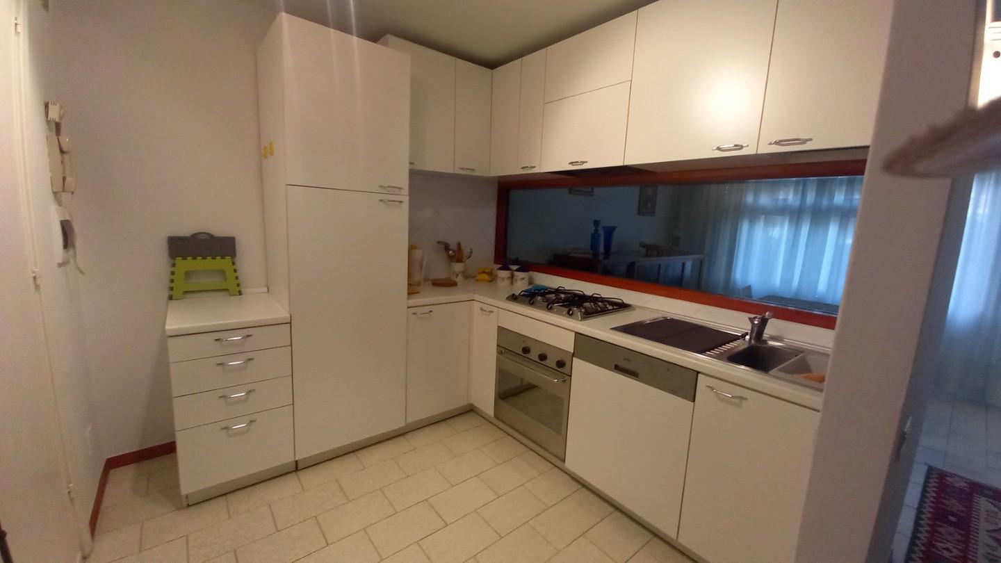 Trilocale arredato in affitto, Camaiore lido di