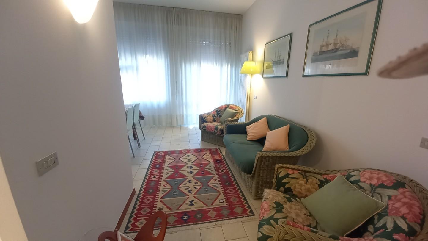 Trilocale arredato in affitto, Camaiore lido di