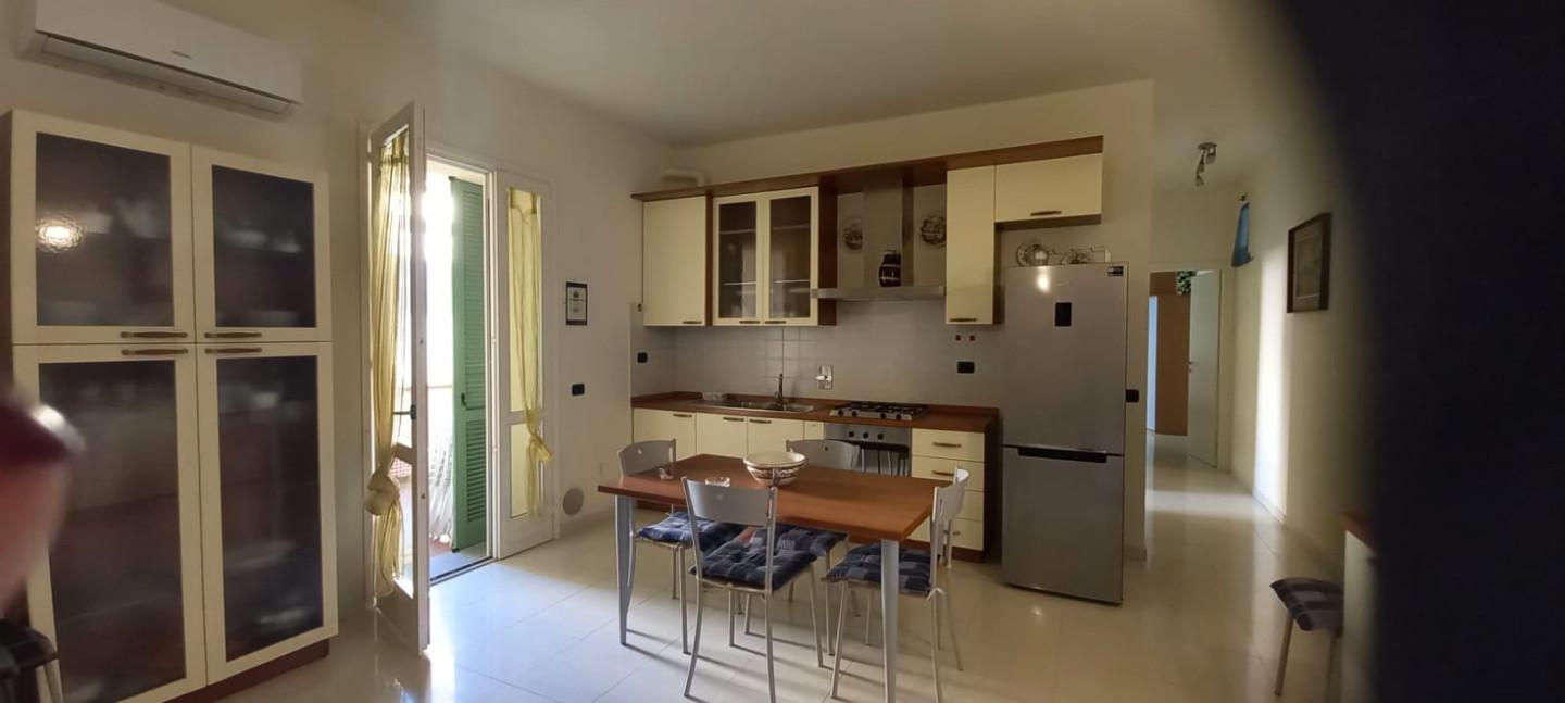 Trilocale arredato in affitto, Camaiore lido di