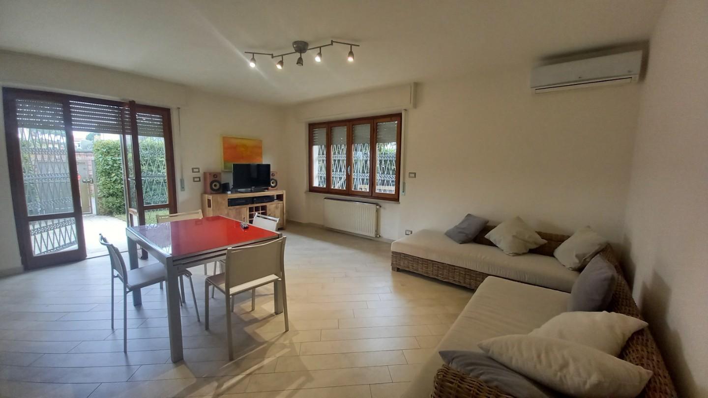 Trilocale con giardino, Camaiore lido di