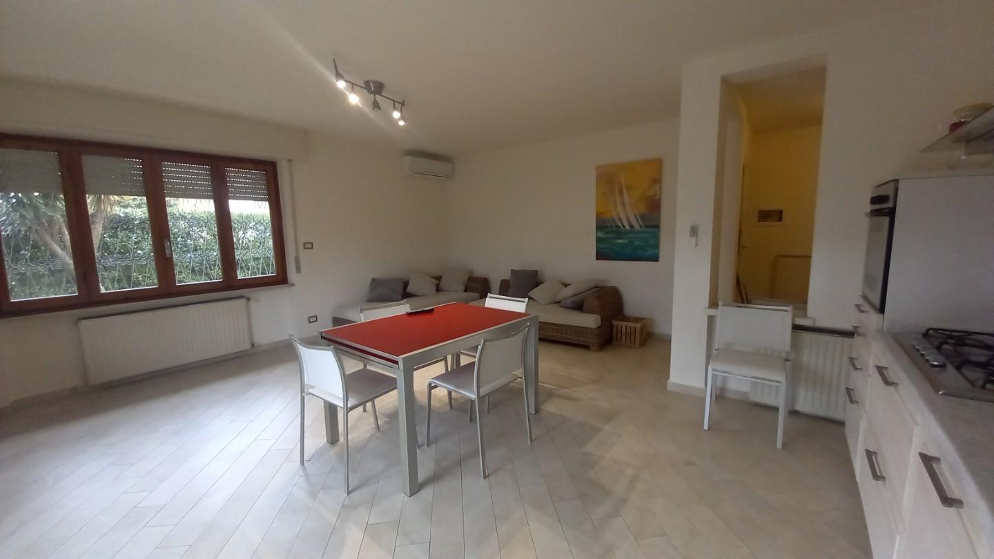 Trilocale con giardino, Camaiore lido di