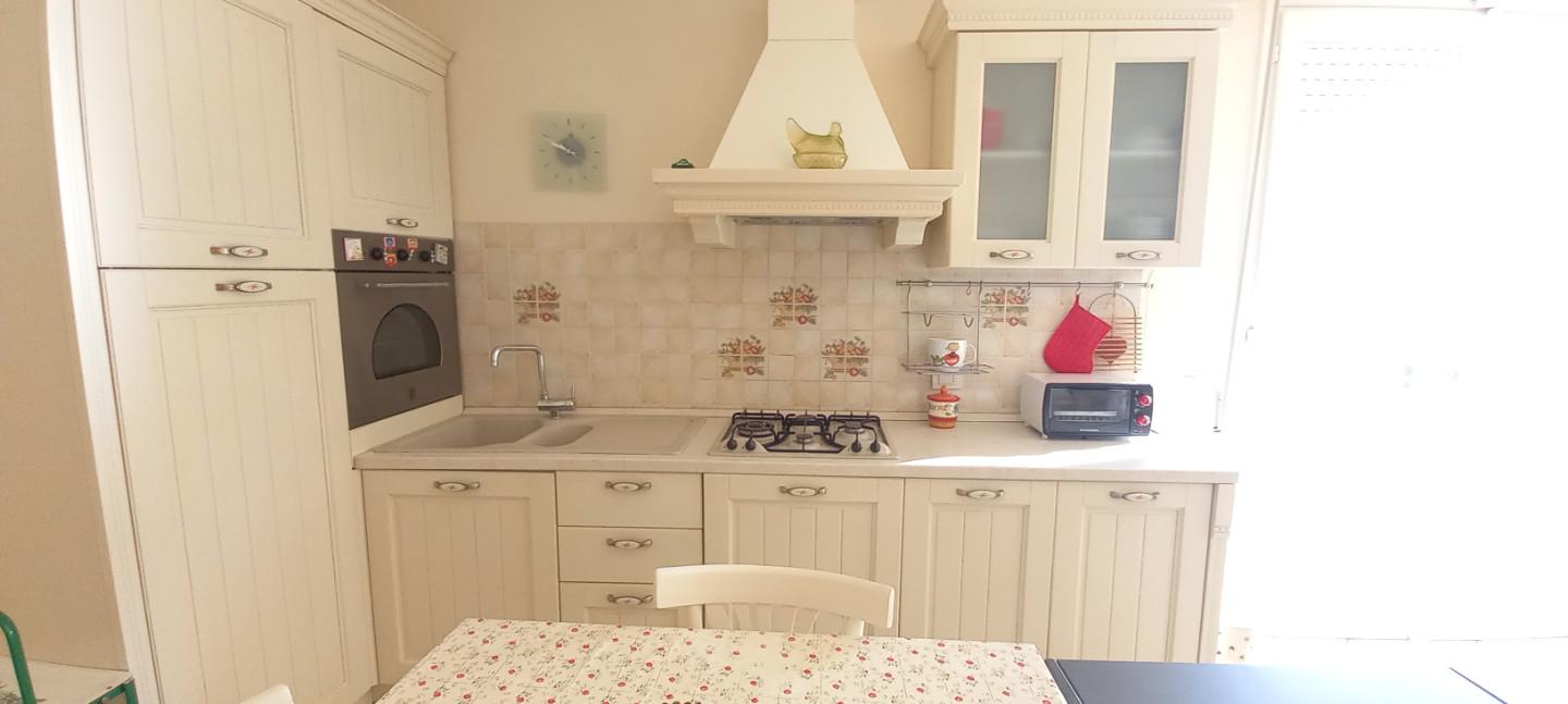 Trilocale arredato in affitto, Camaiore lido di