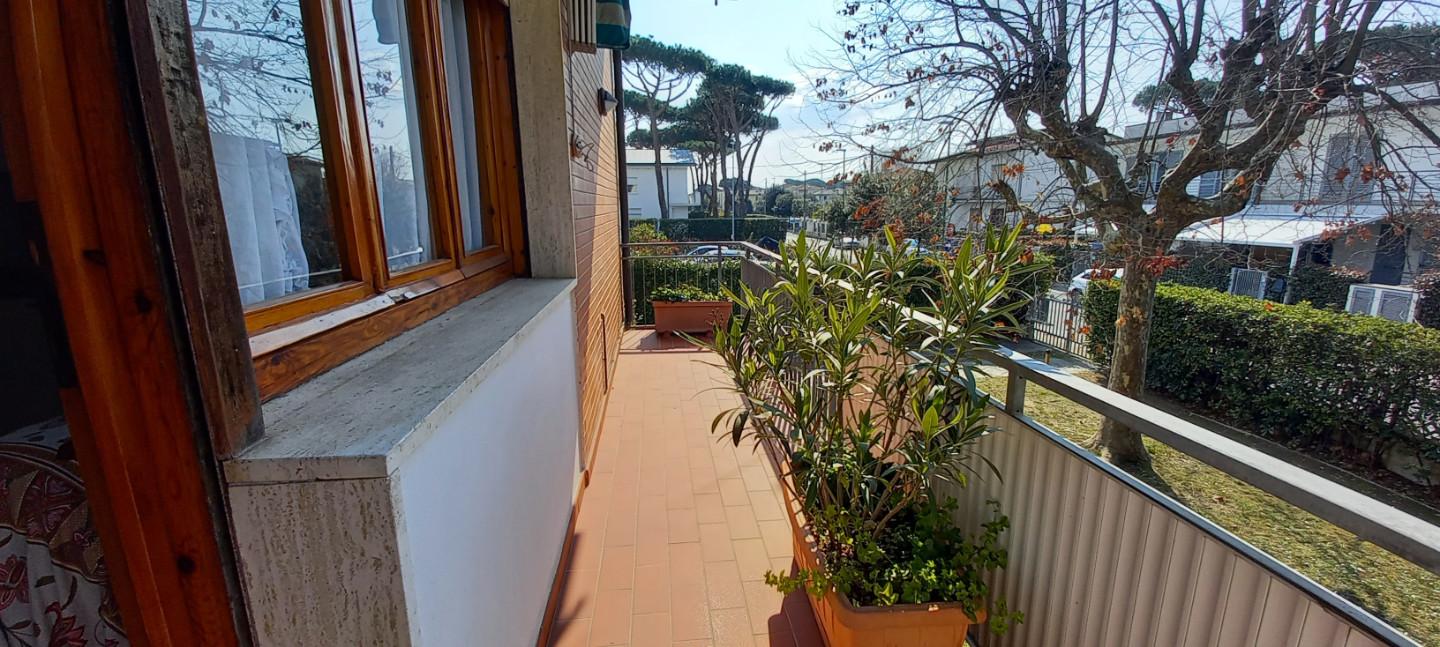 Bilocale arredato in affitto, Camaiore lido di