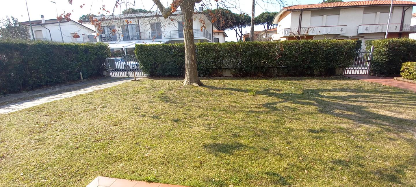 Bilocale arredato in affitto, Camaiore lido di
