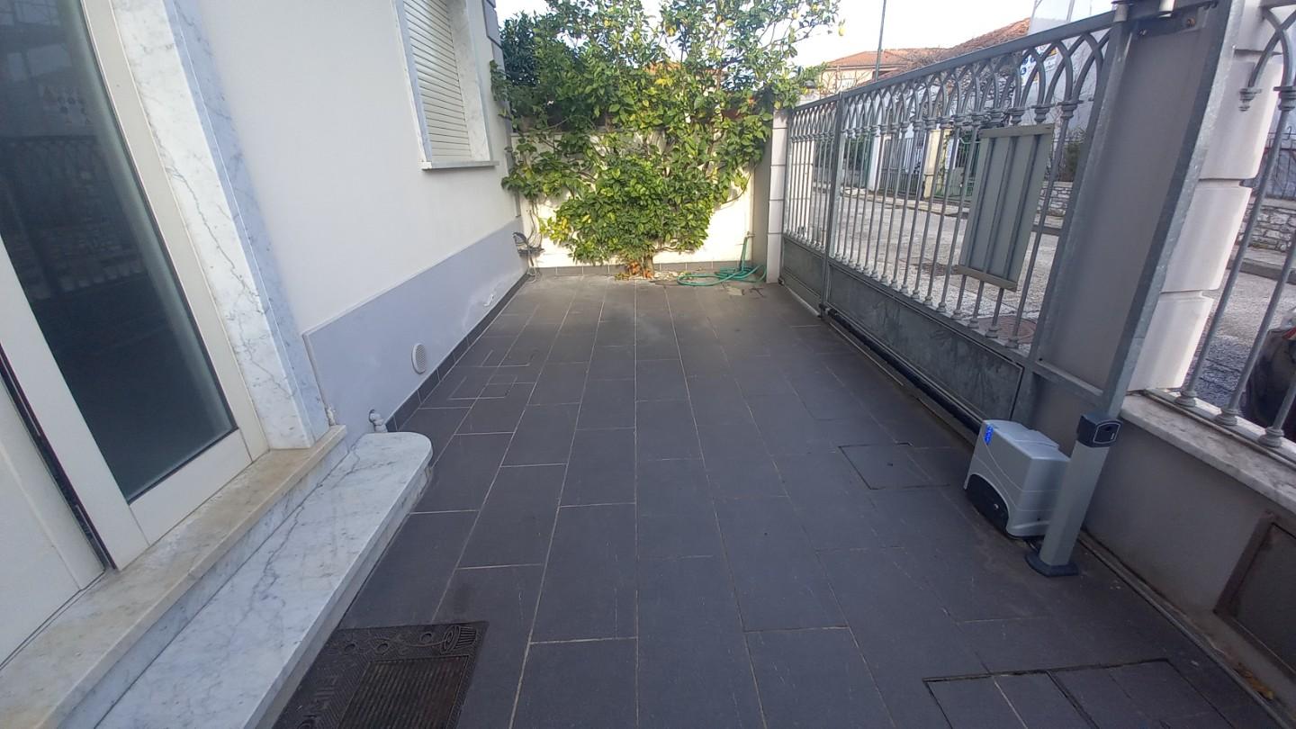 Villa Bifamiliare arredata in affitto a Camaiore