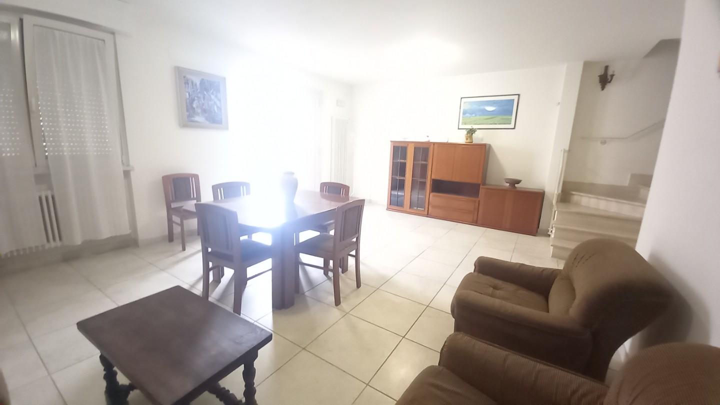 Villa Bifamiliare arredata in affitto a Camaiore