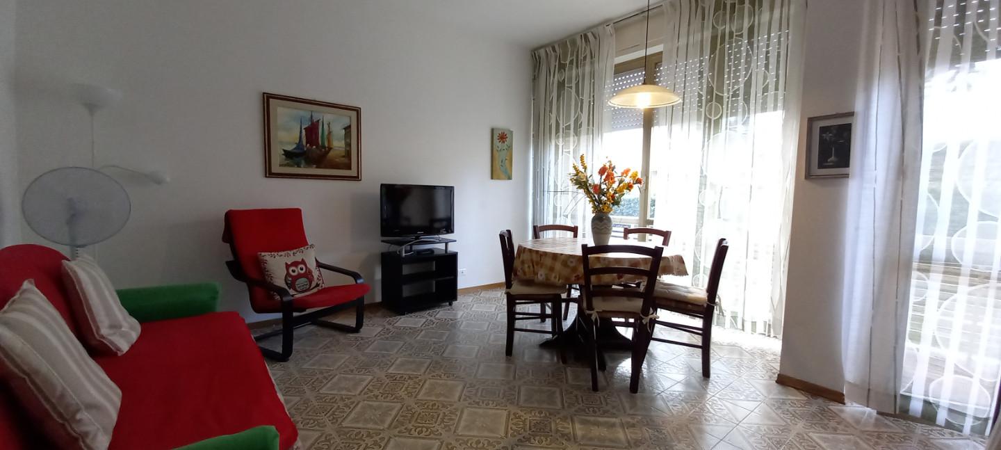 Trilocale arredato in affitto, Camaiore lido di