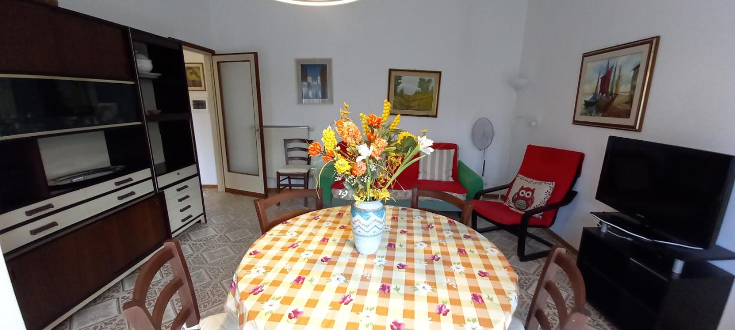 Trilocale arredato in affitto, Camaiore lido di