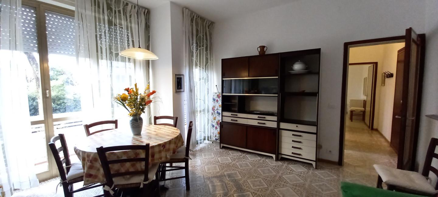 Trilocale arredato in affitto, Camaiore lido di