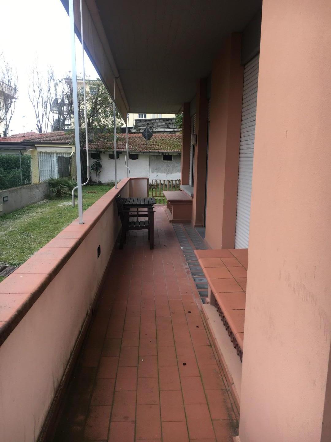 Trilocale arredato in affitto, Camaiore lido di