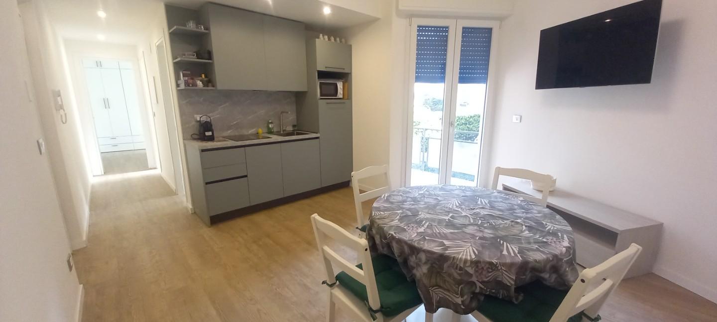 Trilocale arredato in affitto, Camaiore lido di
