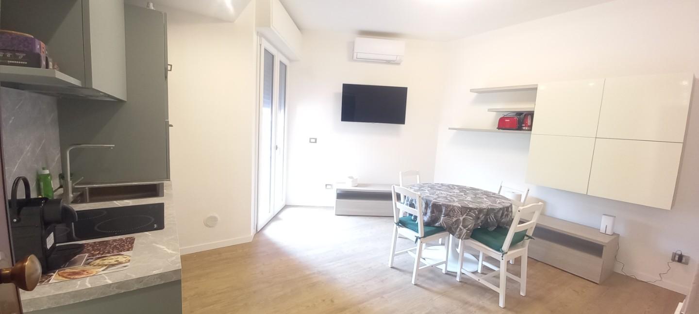 Trilocale arredato in affitto, Camaiore lido di