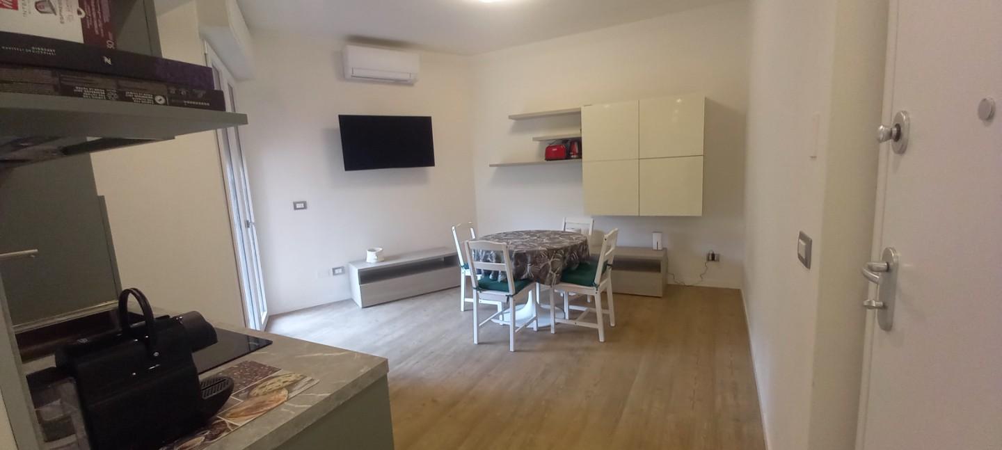 Trilocale arredato in affitto, Camaiore lido di
