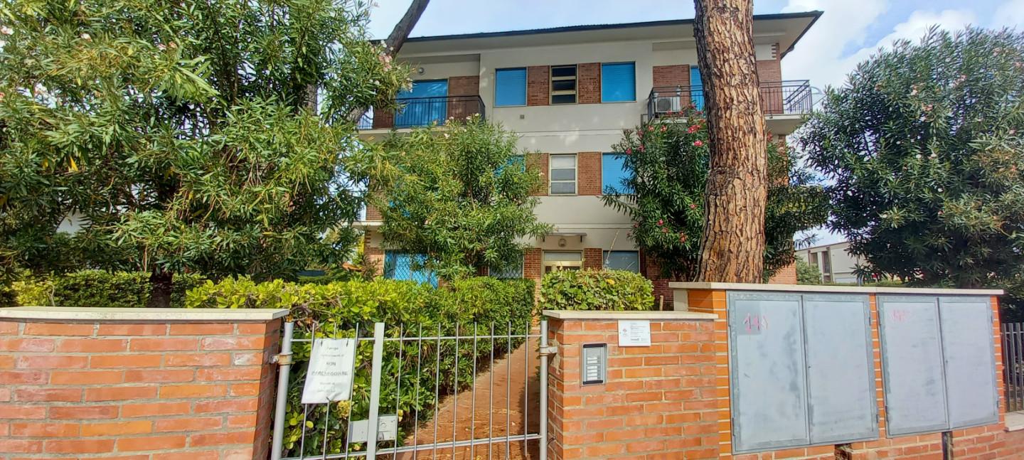 Trilocale arredato in affitto, Camaiore lido di