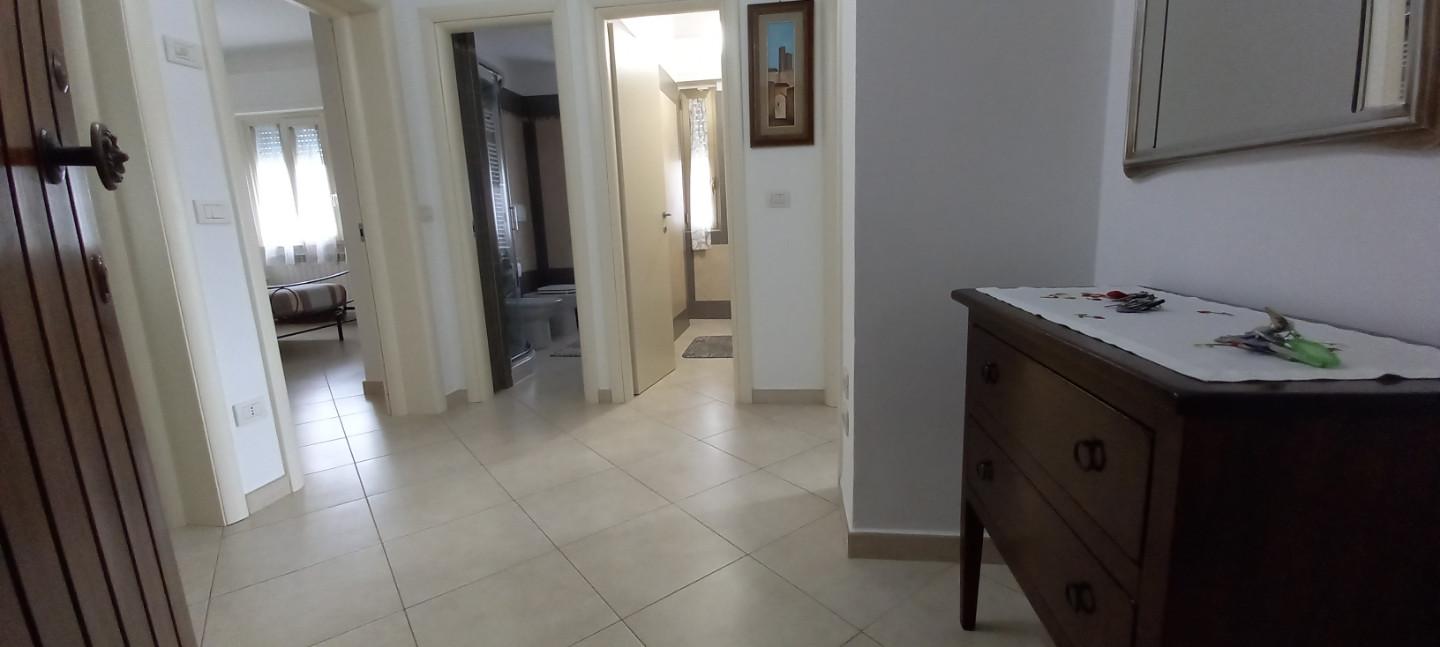 Trilocale arredato in affitto, Camaiore lido di