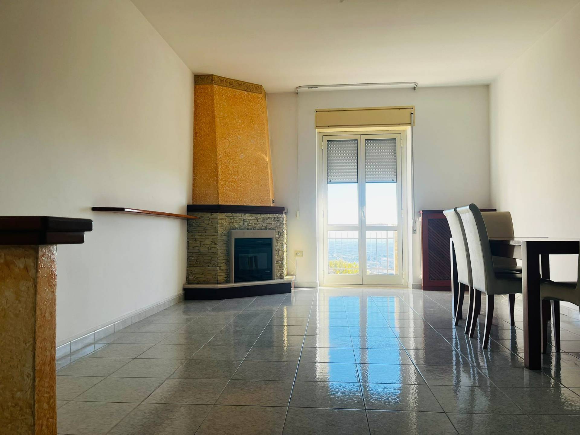 Appartamento in vendita a Motta Montecorvino