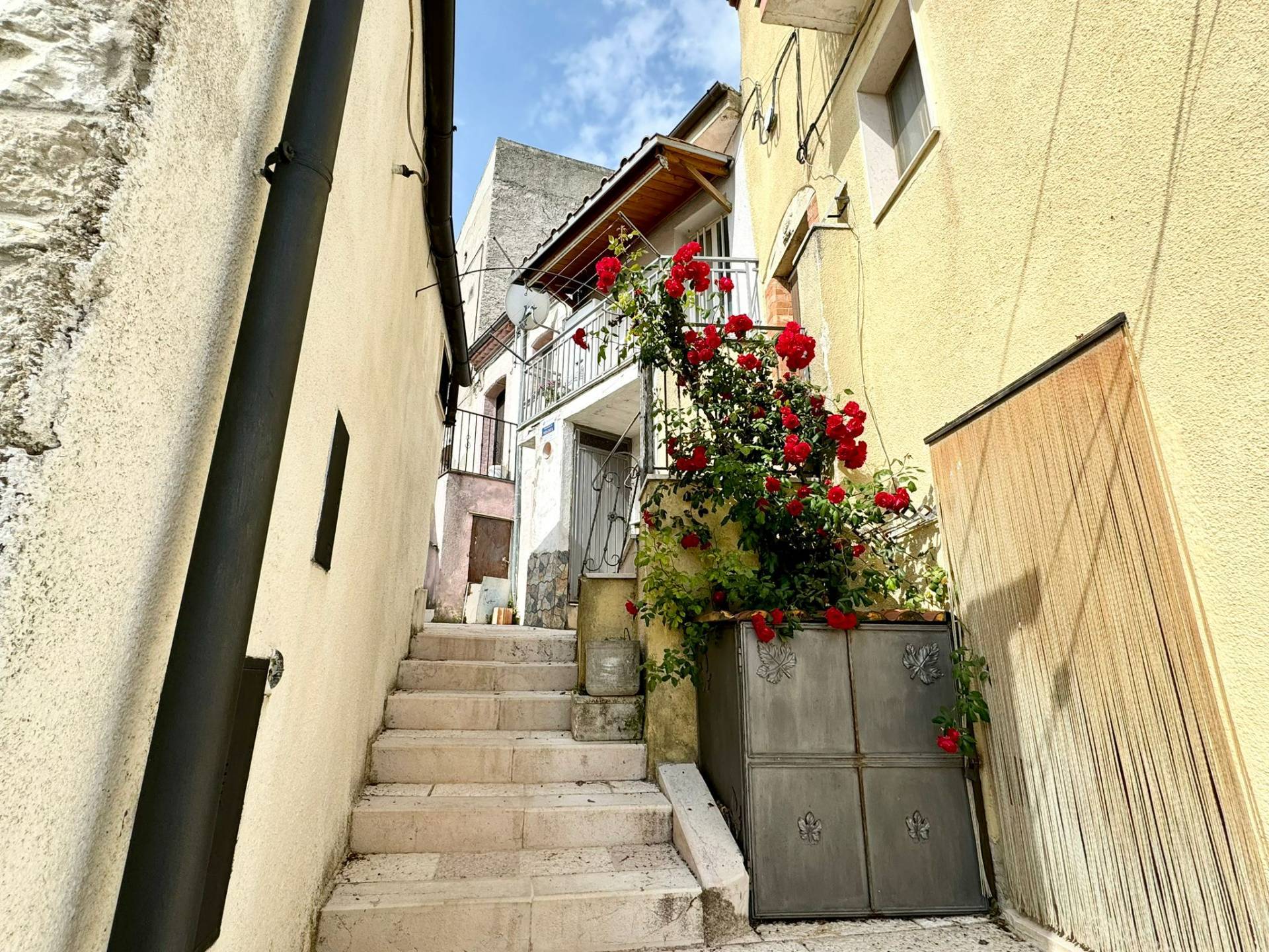 Casa indipendente in vendita a Motta Montecorvino