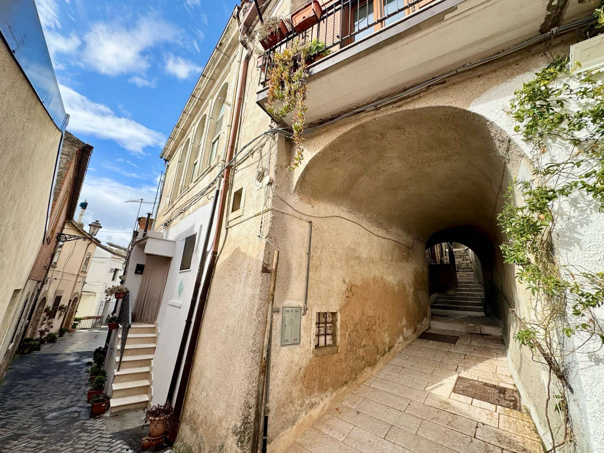 Casa indipendente in vendita a Motta Montecorvino