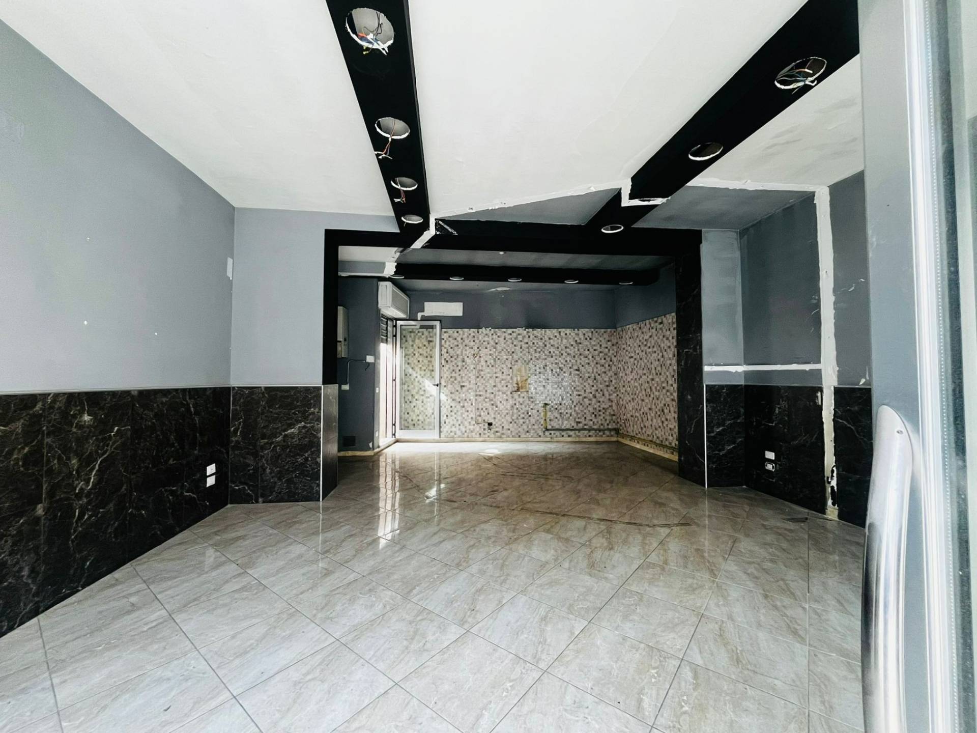 Locale commerciale in vendita a Lucera