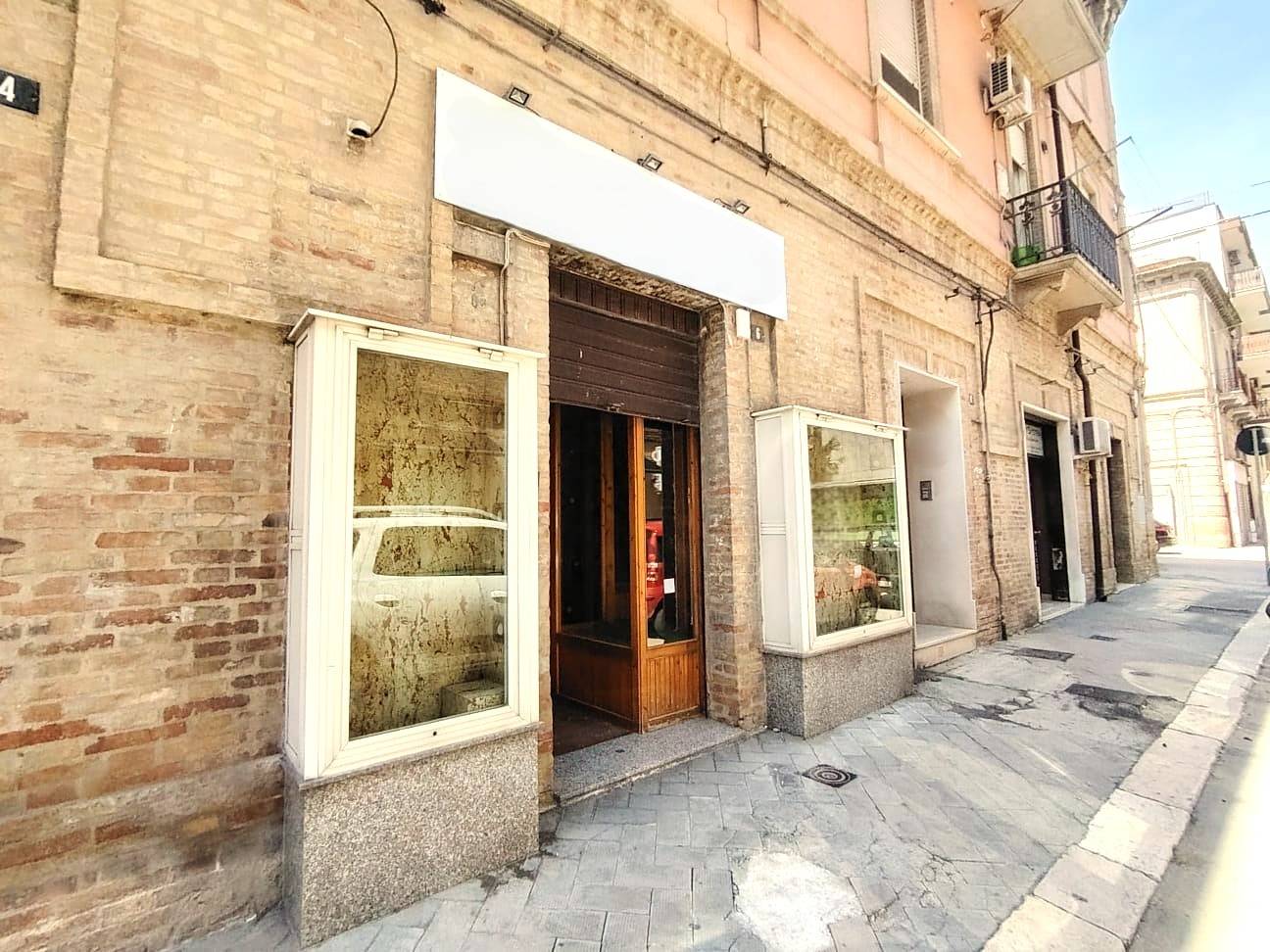 Locale commerciale in affitto a Lucera