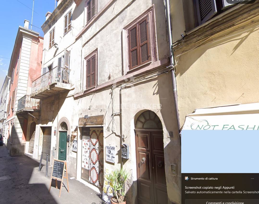 Appartamento indipendente in vendita a Sutri, centro storico
